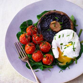 egg, spinach, mushroom and tomato breakfast recipe