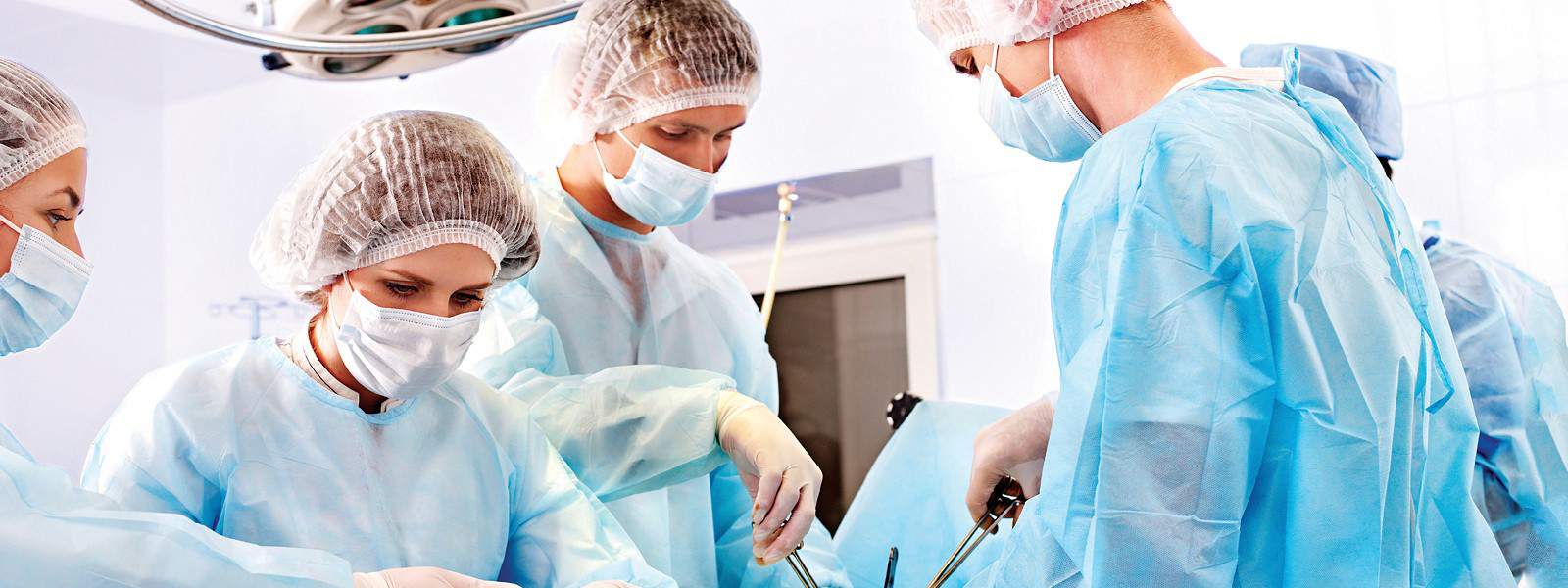 Surgeons performing gastric sleeve surgery in perth